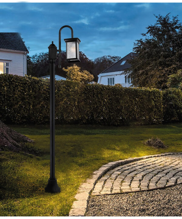 چراغ حیاطی ایستاده