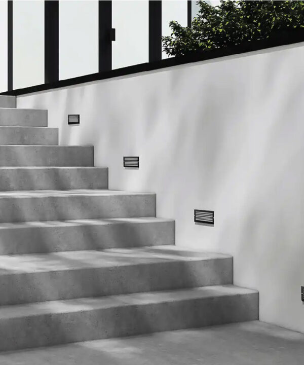 چراغ کنار پله ای