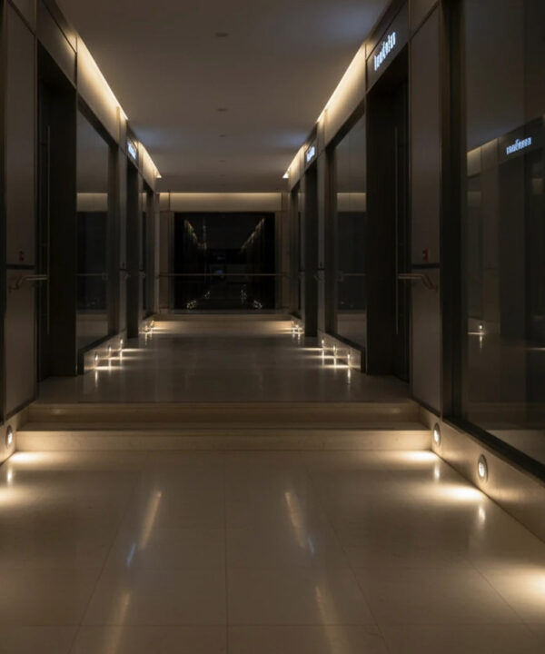 چراغ کنار پله ای