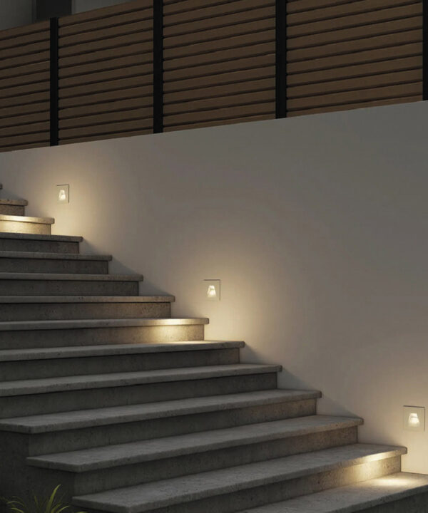 چراغ کنار پله ای